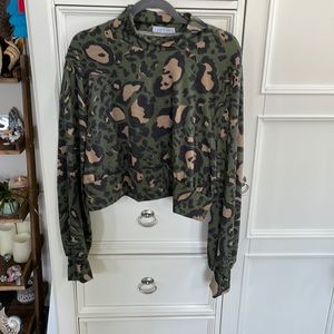 Cheetah long sleeve crop top